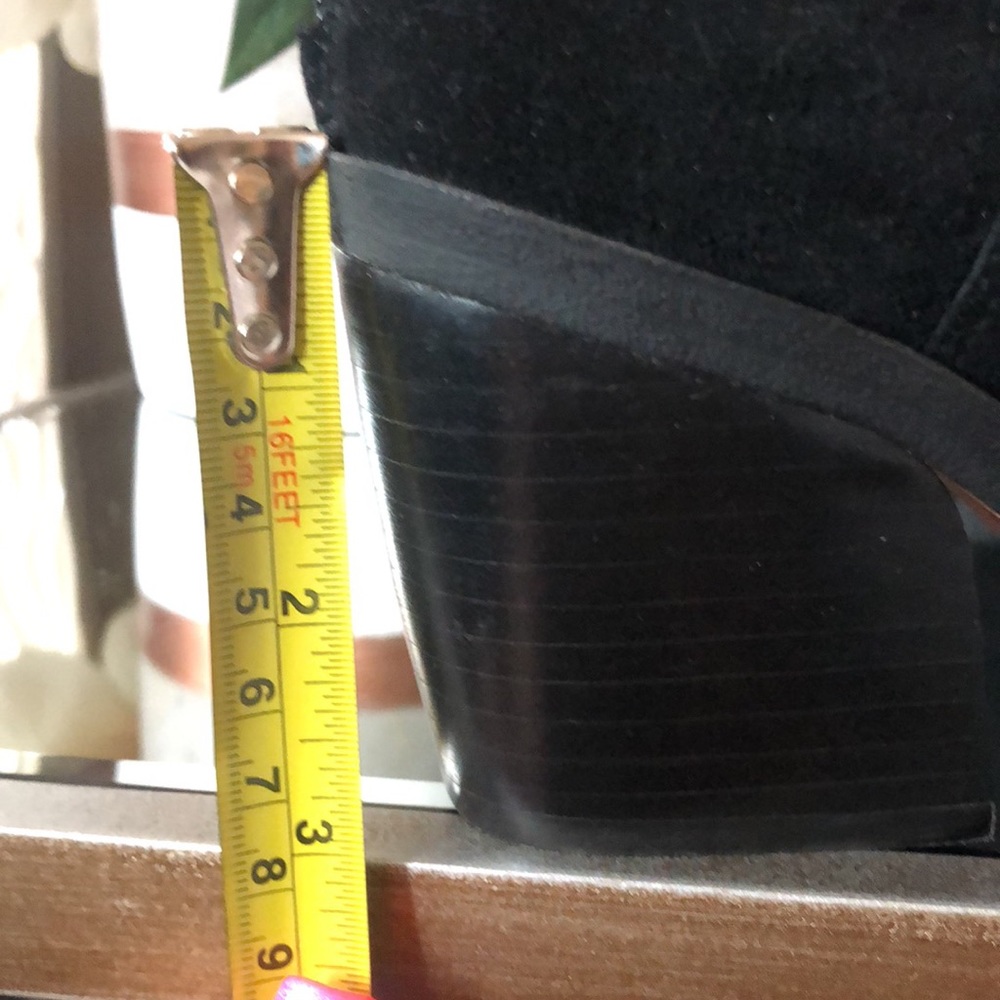 VINCE CAMUTO GWELONA Black Genuine Suede BOOTIES - Picture 13 of 13